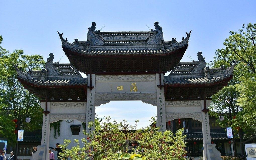 警察战僵尸无敌版
